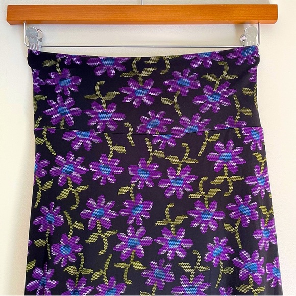 NWT LuLaRoe ‘Azure’ A-line Knee-Length Skirt Black w/ Purple Flowers Size 3X - Picture 2 of 10